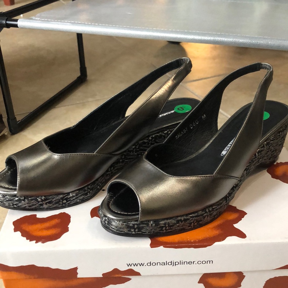 Donald J Pliner wedge heels